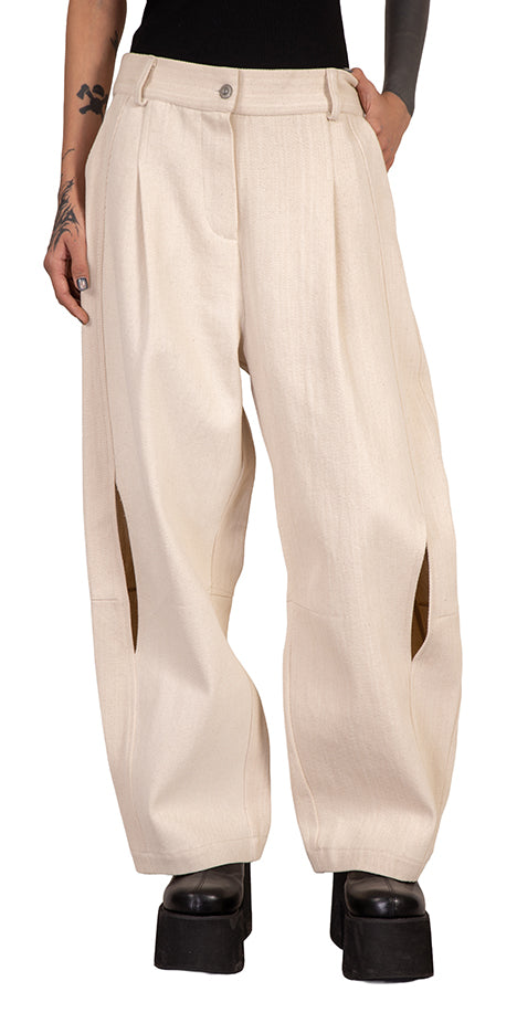 O-Cut Curved Denim Pants