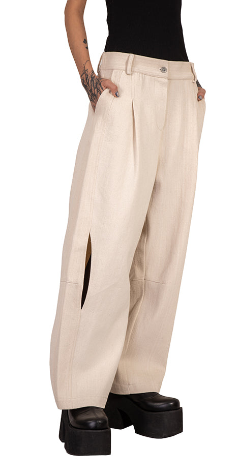 O-Cut Curved Denim Pants