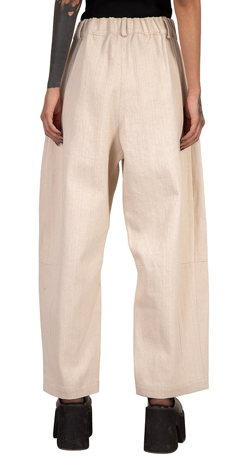 O-Cut Curved Denim Pants