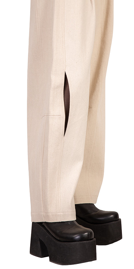 O-Cut Curved Denim Pants